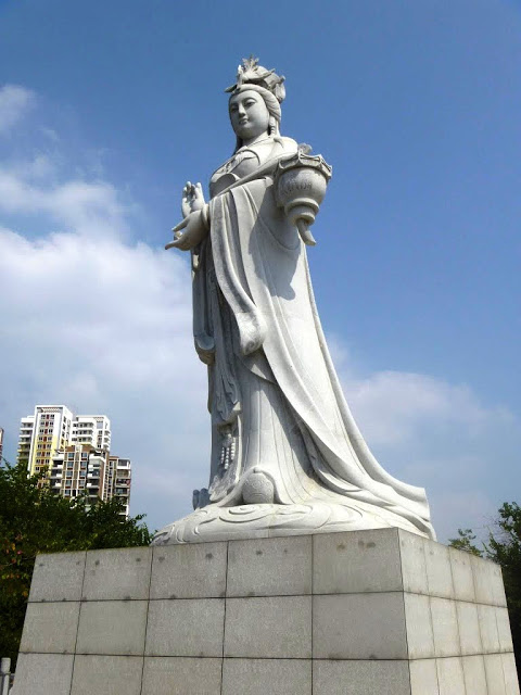 Large Ma Jou statue
