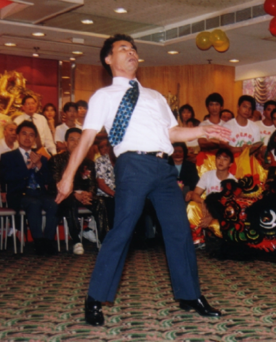 Hung Fut Pai Grand Master Hung 'Lightning Hands' Gam Pui demonstrating
the 'Four Afflictions Style'